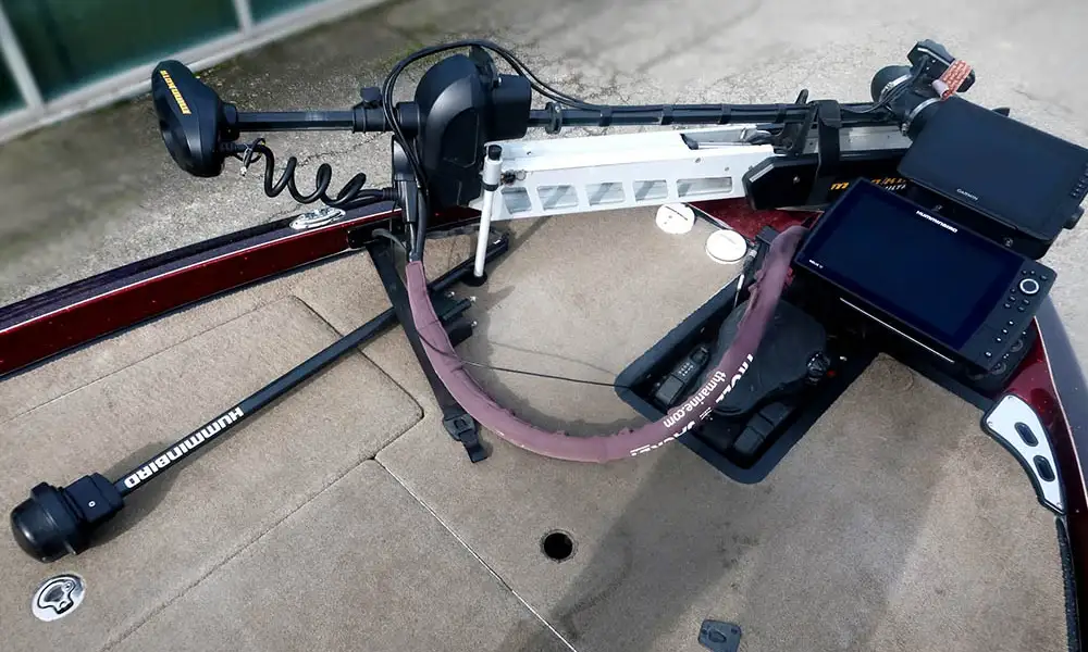 bass-boat-trolling-motor-electronics-rigging Bass boat trolling motor and marine electronics rigging